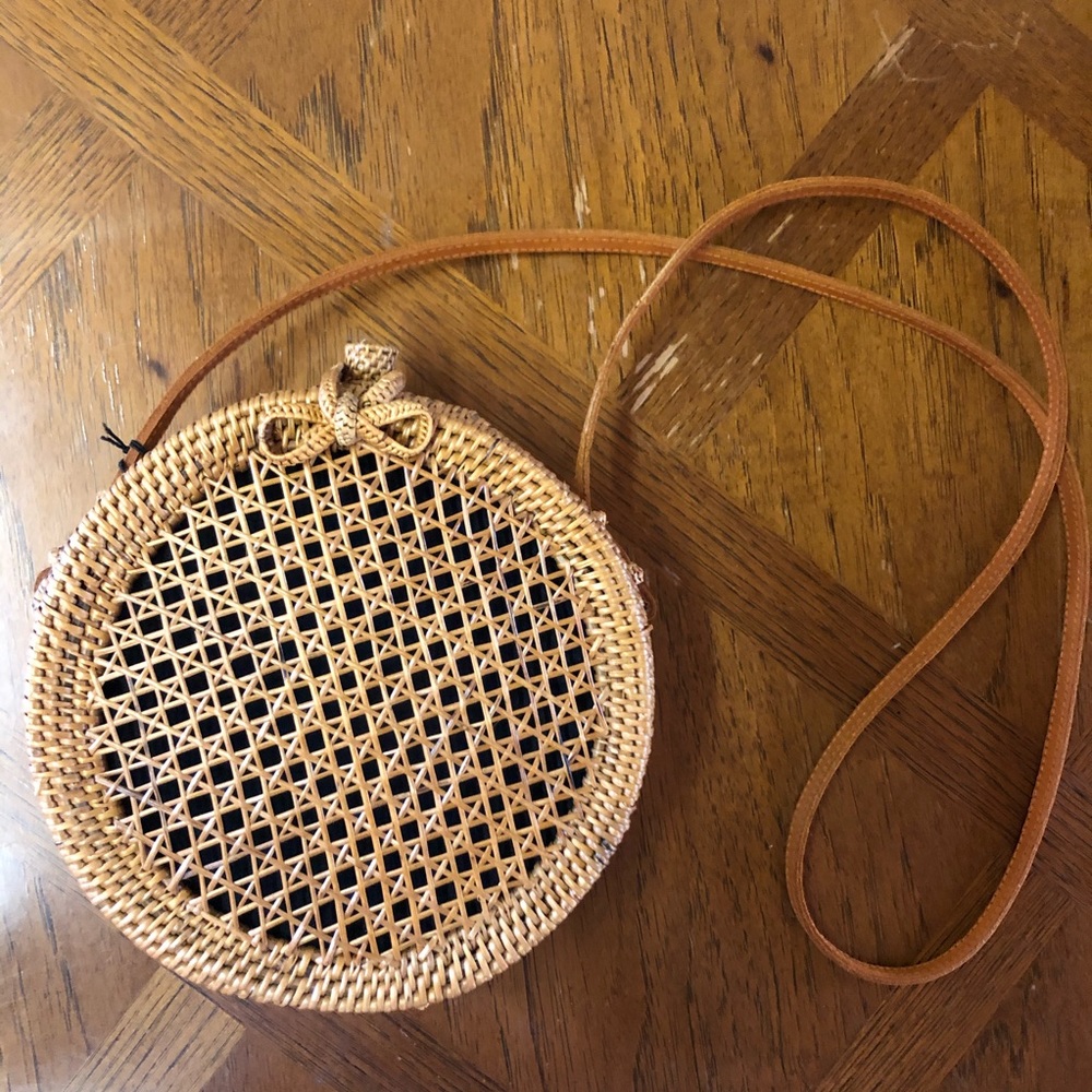 Woven straw round crossbody handbag by Dewi